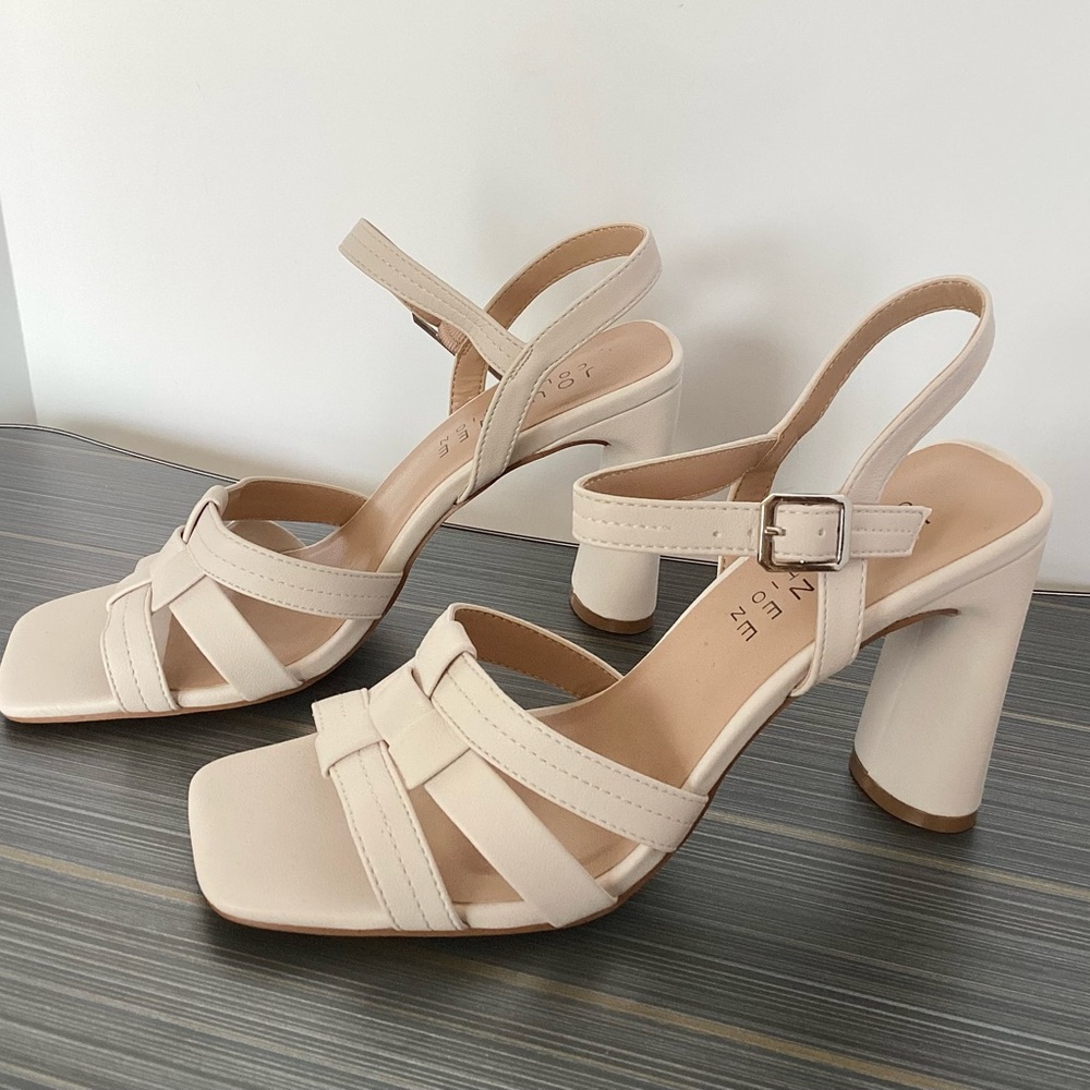 Journey Collection Strappy Sandals 3 1/2" Heels Cream Tan New 6.5M $69